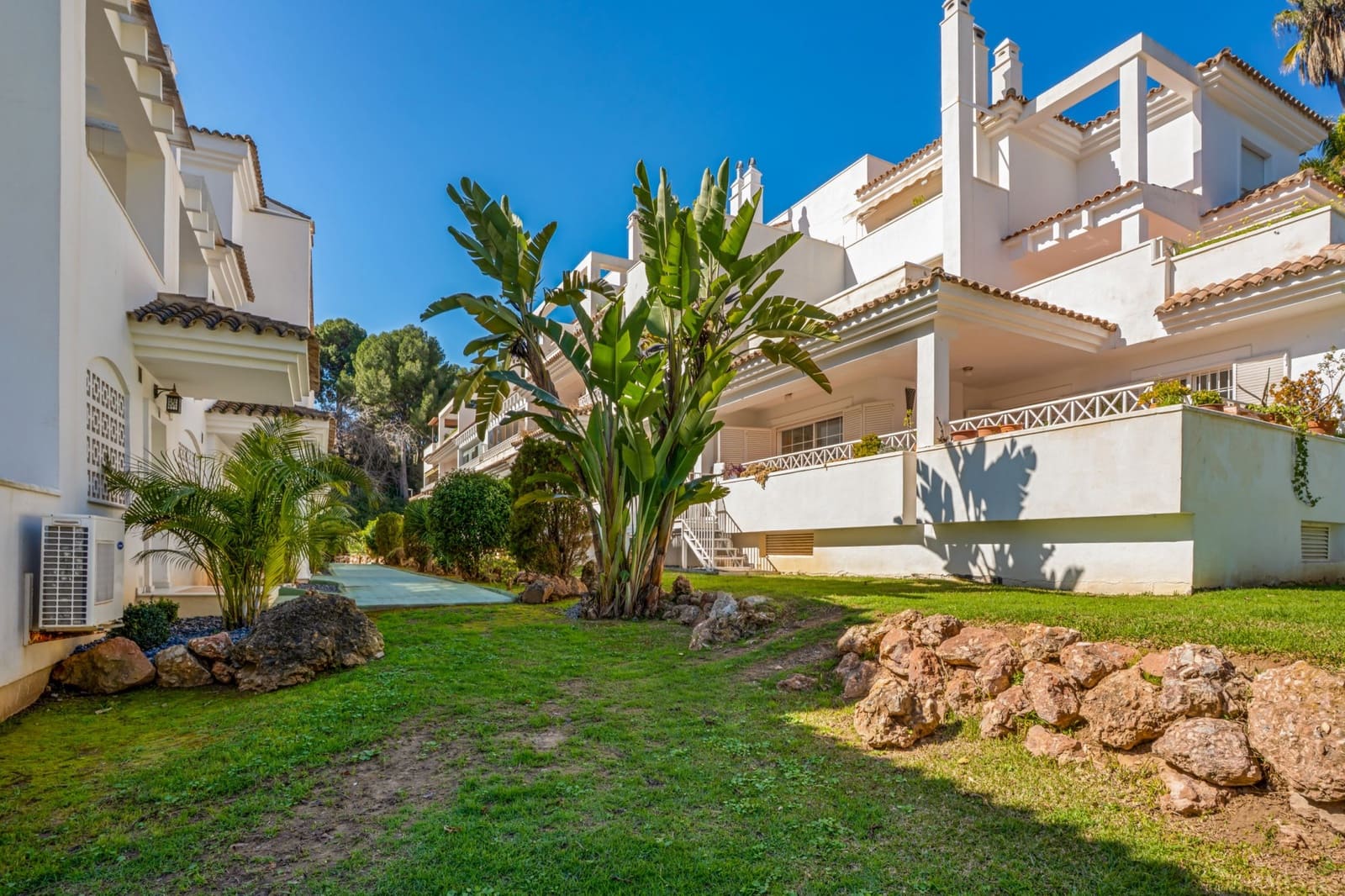 2 slaapkamer Appartement te koop in Marbella met zwembad garage - € 437.000 (Ref: 9730642)