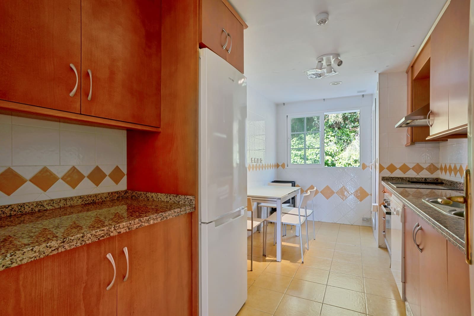 Apartamento de 2 habitaciones en Marbella en venta con piscina garaje - 425.000 € (Ref: 9730642)