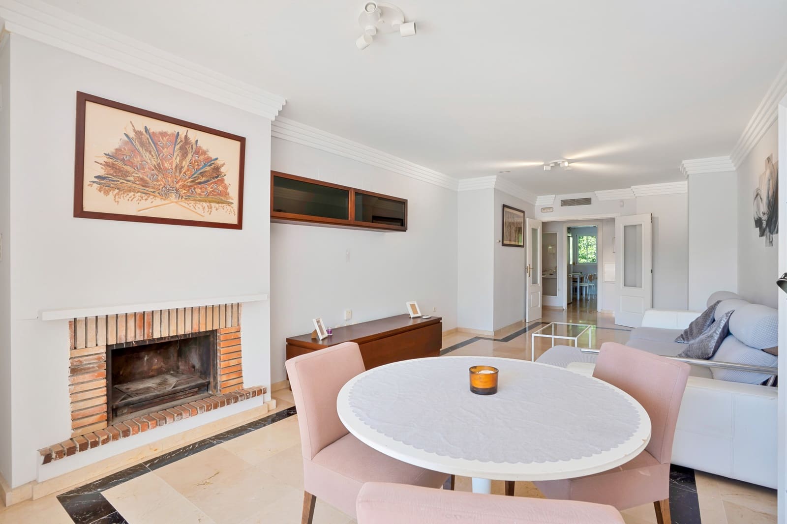 Apartamento de 2 habitaciones en Marbella en venta con piscina garaje - 425.000 € (Ref: 9730642)