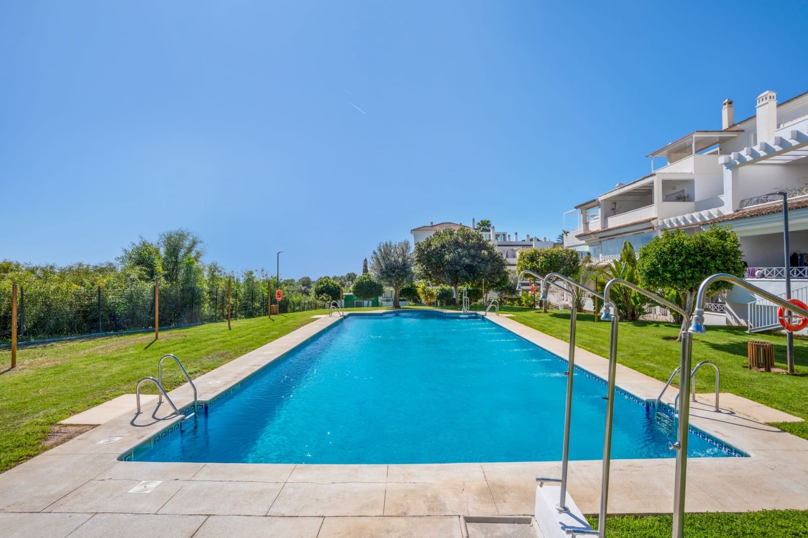 Apartamento de 2 habitaciones en Marbella en venta con piscina garaje - 425.000 € (Ref: 9730642)