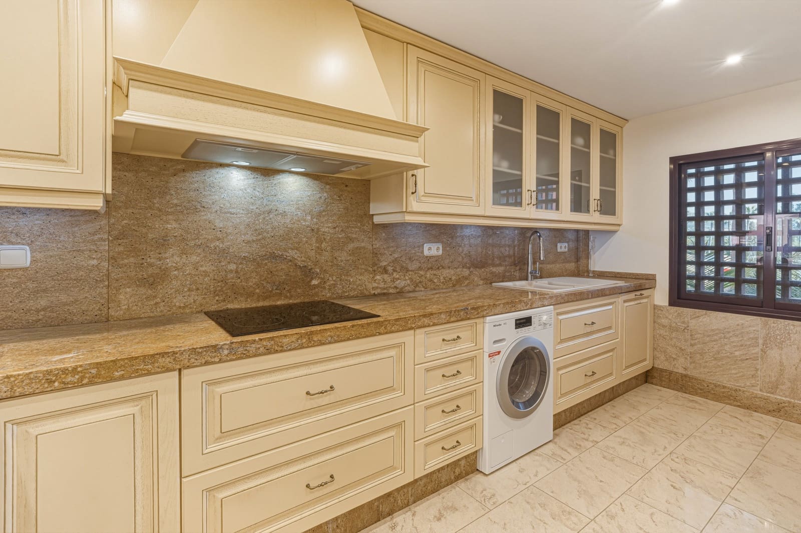 3 soveværelse Penthouse til salg i Estepona med swimmingpool garage - € 1.750.000 (Ref: 9730643)