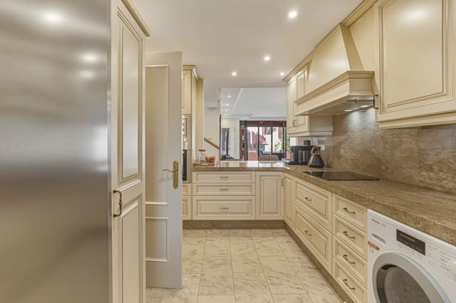 3 sovrum Takvåning till salu i Estepona med pool garage - 1 750 000 € (Ref: 9730643)