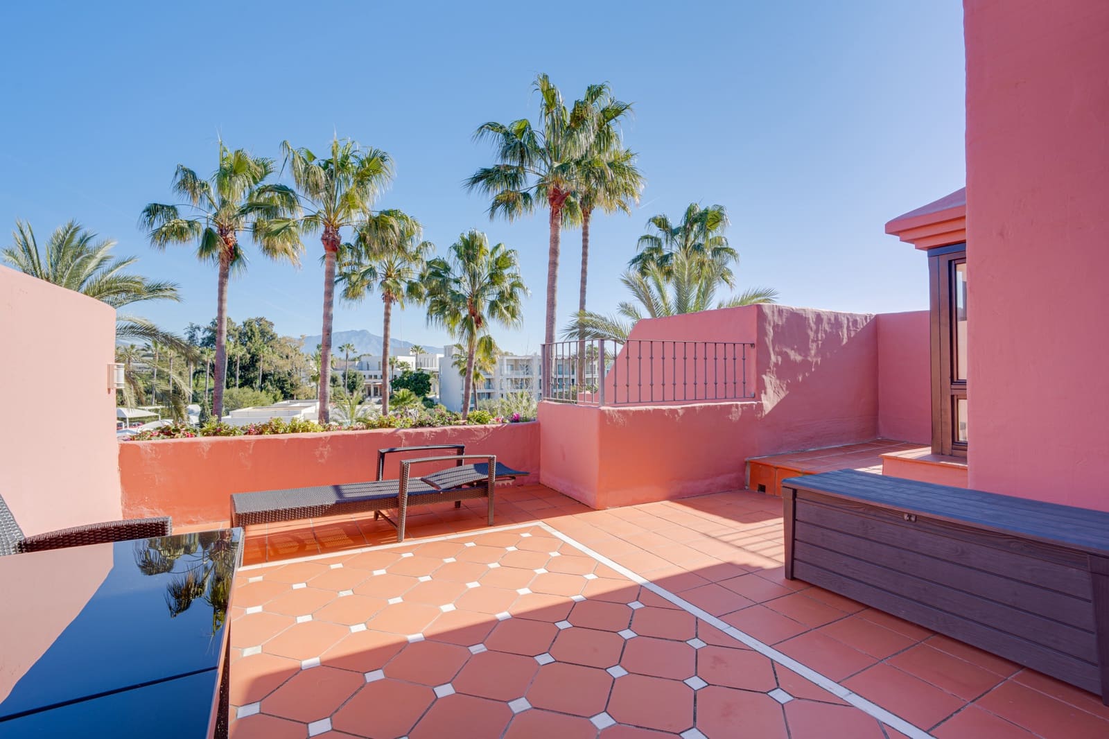 3 soveværelse Penthouse til salg i Estepona med swimmingpool garage - € 1.750.000 (Ref: 9730643)
