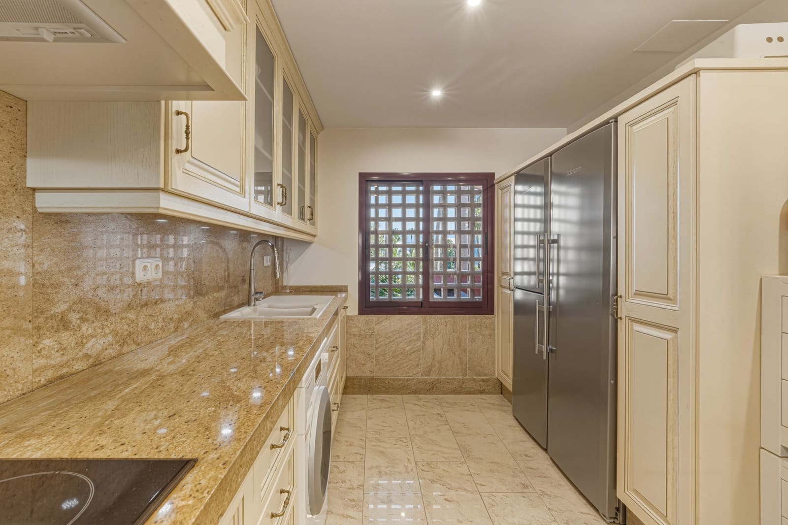 3 soveværelse Penthouse til salg i Estepona med swimmingpool garage - € 1.750.000 (Ref: 9730643)