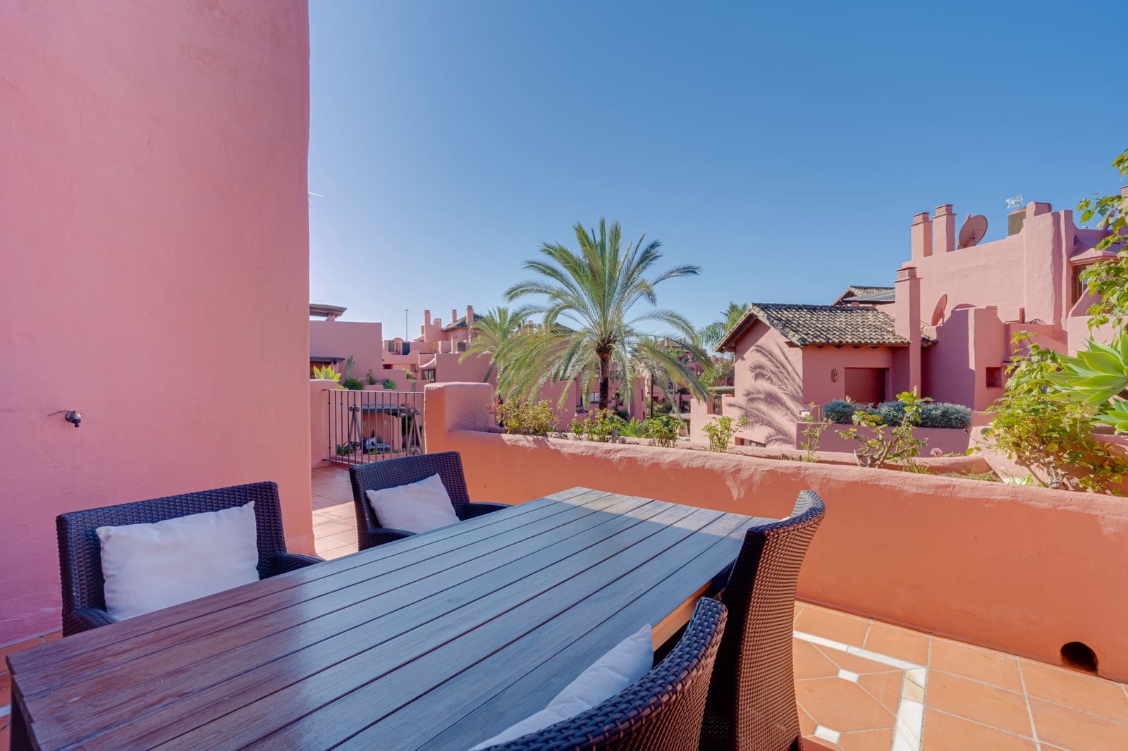 3 soveværelse Penthouse til salg i Estepona med swimmingpool garage - € 1.750.000 (Ref: 9730643)