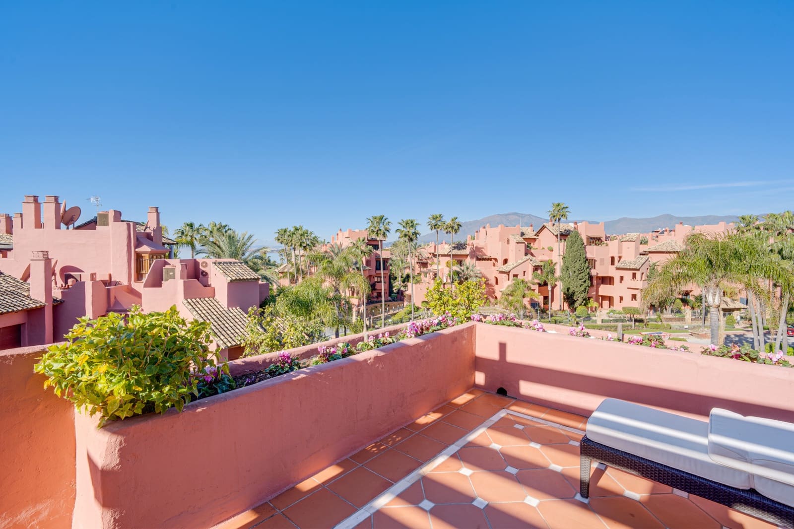 3 soveværelse Penthouse til salg i Estepona med swimmingpool garage - € 1.750.000 (Ref: 9730643)