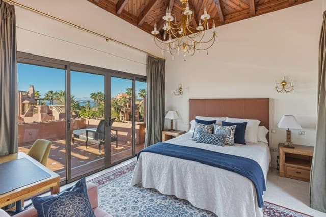 3 quarto Penthouse para venda em Estepona com piscina garagem - 1 750 000 € (Ref: 9730643)