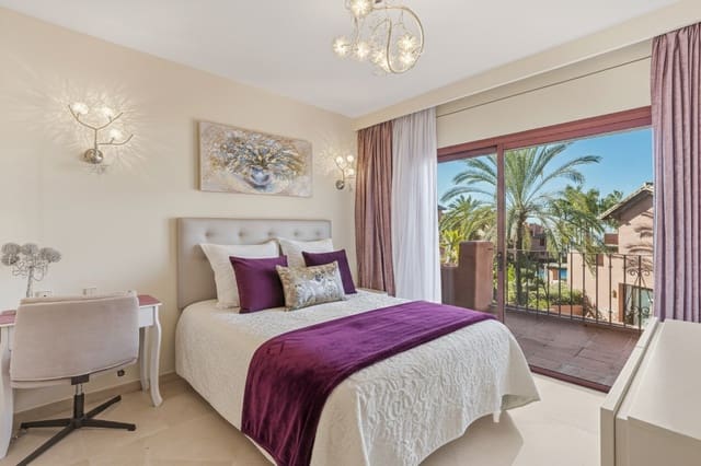 3 quarto Penthouse para venda em Estepona com piscina garagem - 1 750 000 € (Ref: 9730643)