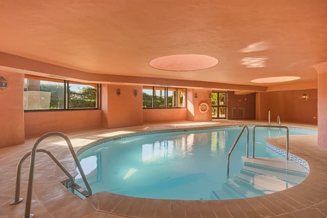 3 quarto Penthouse para venda em Estepona com piscina garagem - 1 750 000 € (Ref: 9730643)