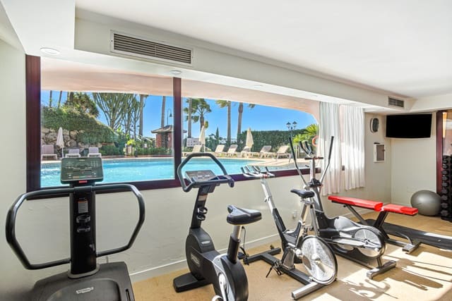 3 quarto Penthouse para venda em Estepona com piscina garagem - 1 750 000 € (Ref: 9730643)