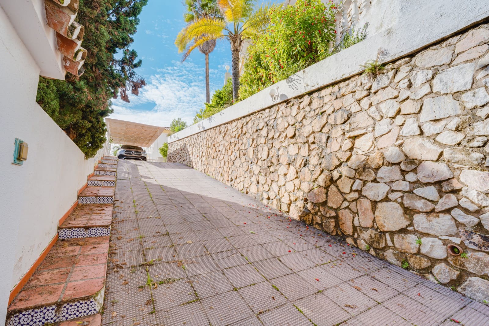 3 bedroom Villa for sale in Riviera del Sol with pool garage - € 920,000 (Ref: 9730644)