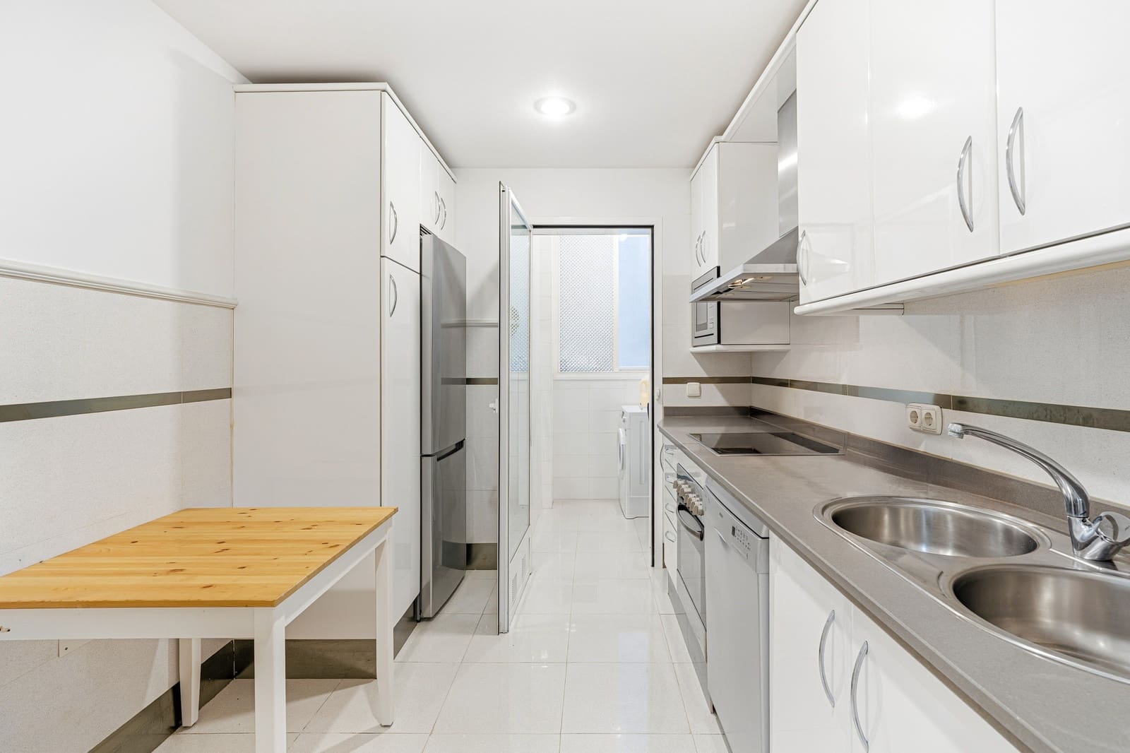 2 soverom Leilighet til salgs i Marbella med svømmebasseng garasje - € 895 000 (Ref: 9730645)