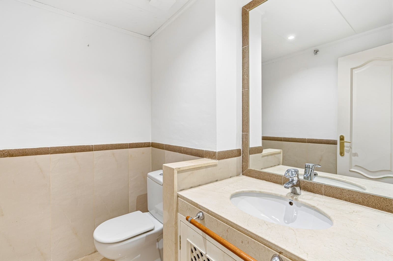 2 soverom Leilighet til salgs i Marbella med svømmebasseng garasje - € 895 000 (Ref: 9730645)