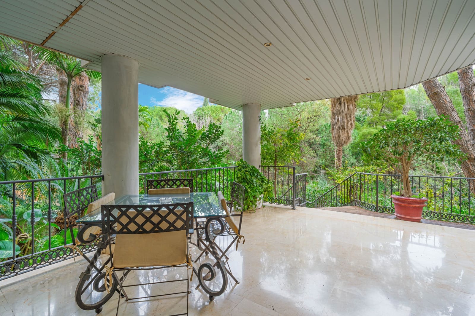 2 soverom Leilighet til salgs i Marbella med svømmebasseng garasje - € 895 000 (Ref: 9730645)