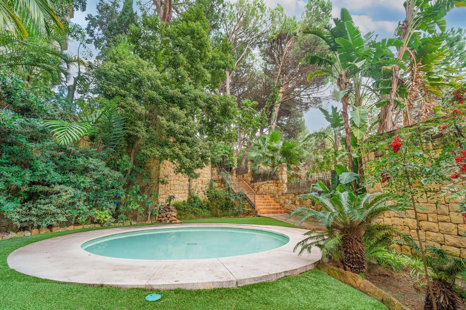 2 soverom Leilighet til salgs i Marbella med svømmebasseng garasje - € 895 000 (Ref: 9730645)