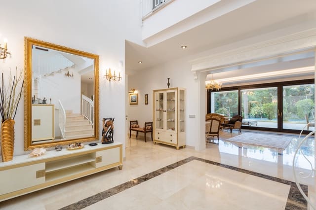 7 makuuhuone Huvila myytävänä paikassa Estepona mukana uima-altaan 
autotalli - 4 995 000 € (Ref: 9730646)