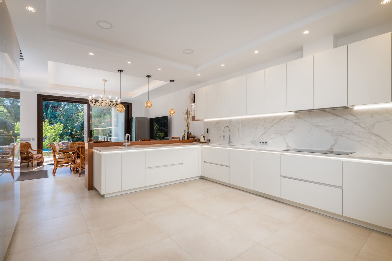 7 soveværelse Villa til salg i Estepona med swimmingpool garage - € 4.995.000 (Ref: 9730646)