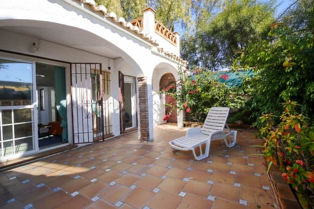 4 soveværelse Semi-Rækkehus til salg i Calahonda, Mijas med swimmingpool garage - € 459.000 (Ref: 9730648)