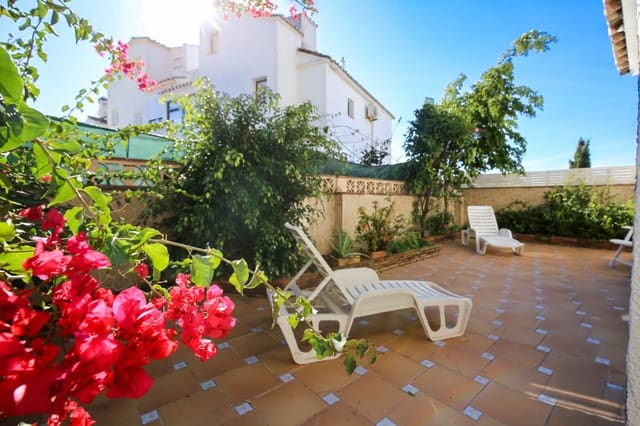 4 soveværelse Semi-Rækkehus til salg i Calahonda, Mijas med swimmingpool garage - € 459.000 (Ref: 9730648)