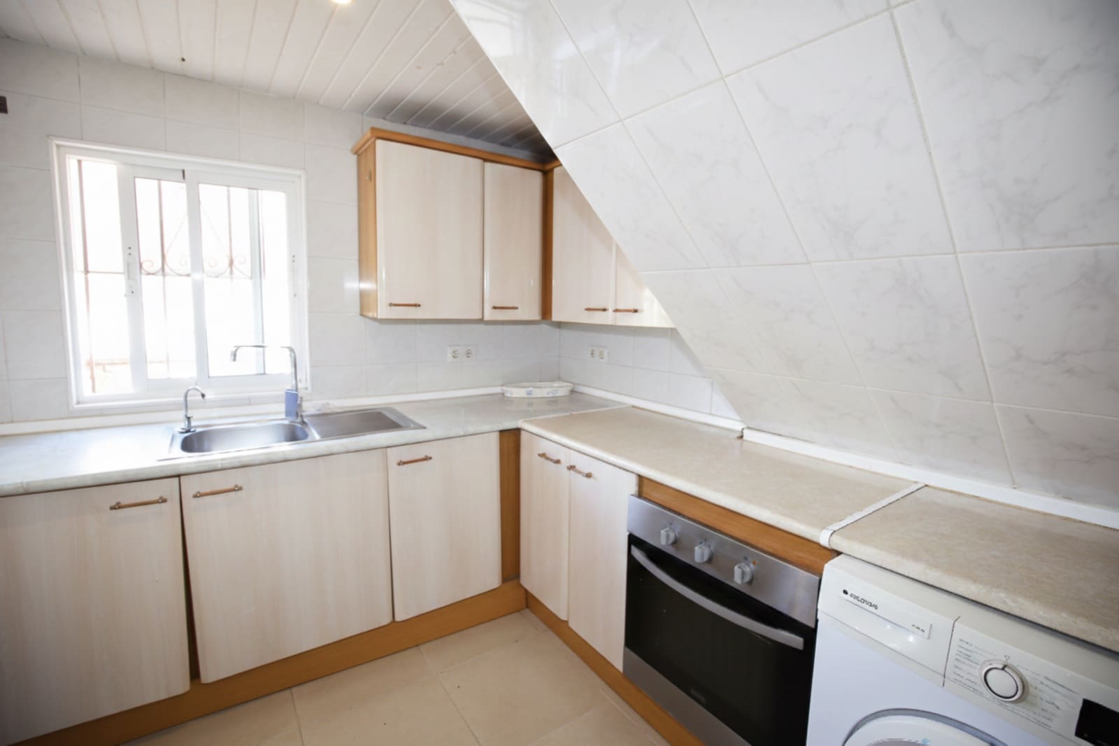 4 bedroom Semi-detached Villa for sale in Calahonda with pool garage - € 459,000 (Ref: 9730648)