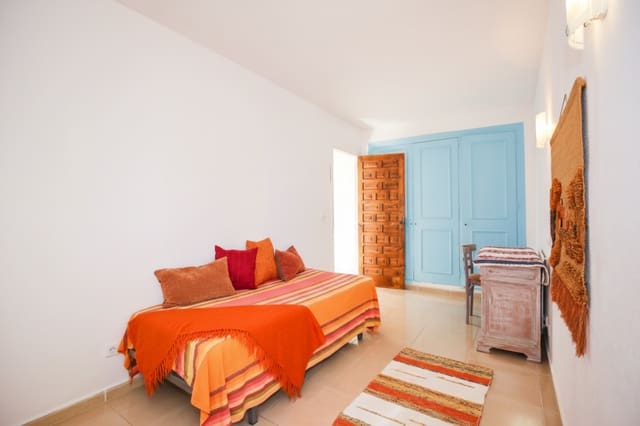 4 soveværelse Semi-Rækkehus til salg i Calahonda, Mijas med swimmingpool garage - € 459.000 (Ref: 9730648)