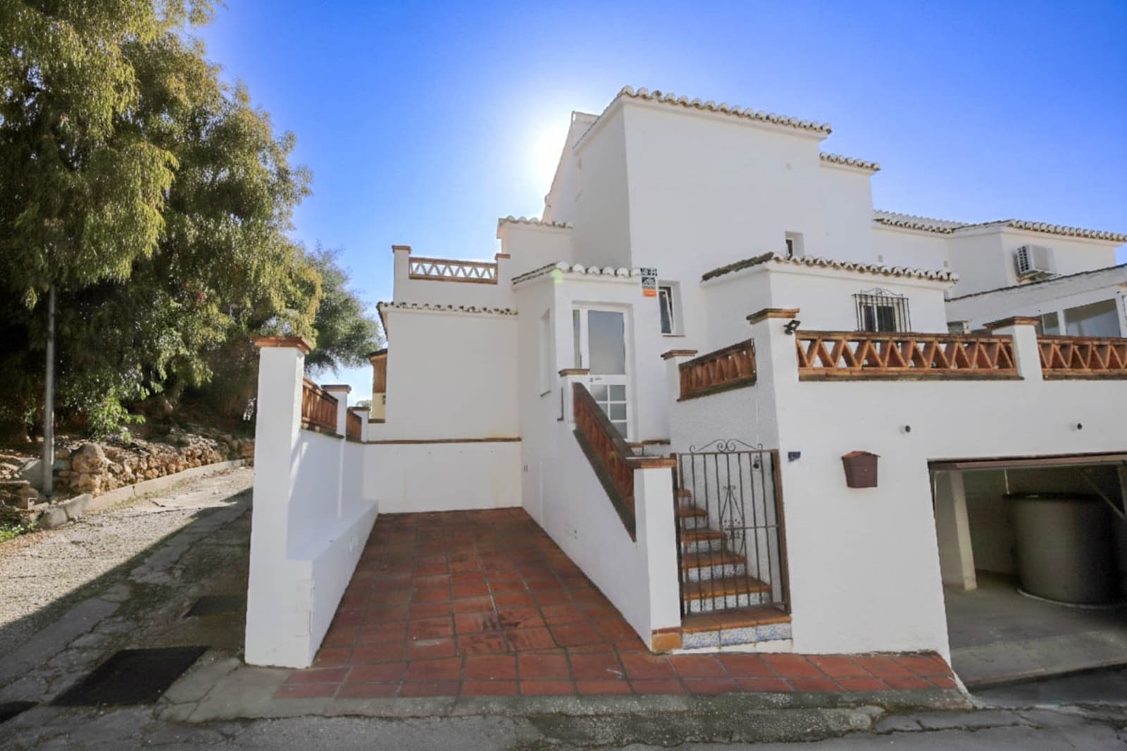 4 bedroom Semi-detached Villa for sale in Calahonda with pool garage - € 459,000 (Ref: 9730648)