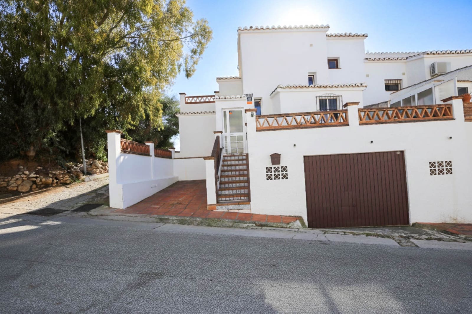 4 soveværelse Semi-Rækkehus til salg i Calahonda med swimmingpool garage - € 459.000 (Ref: 9730648)