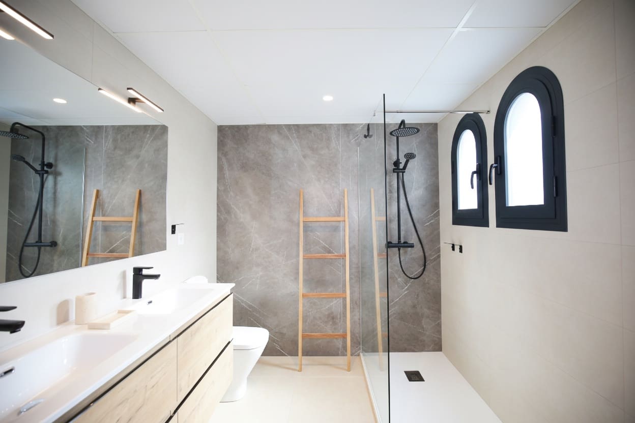 3 soveværelse Byhus til salg i Estepona med swimmingpool garage - € 549.000 (Ref: 9730649)