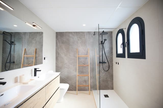 3 soveværelse Byhus til salg i Estepona med swimmingpool garage - € 549.000 (Ref: 9730649)