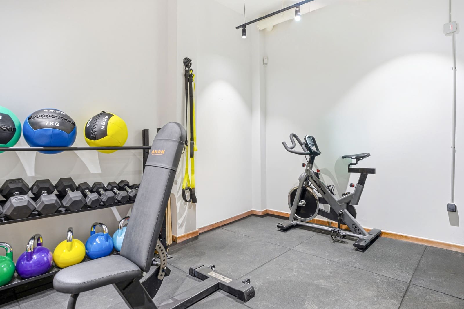 3 soveværelse Byhus til salg i Estepona med swimmingpool garage - € 549.000 (Ref: 9730649)