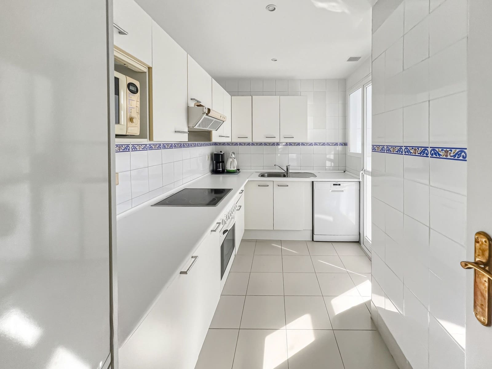 4 soverom Penthouse til salgs i Puerto Banus med svømmebasseng garasje - € 1 100 000 (Ref: 9730650)