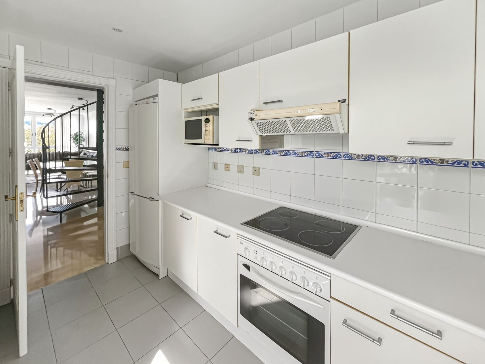 4 soverom Penthouse til salgs i Puerto Banus med svømmebasseng garasje - € 1 100 000 (Ref: 9730650)