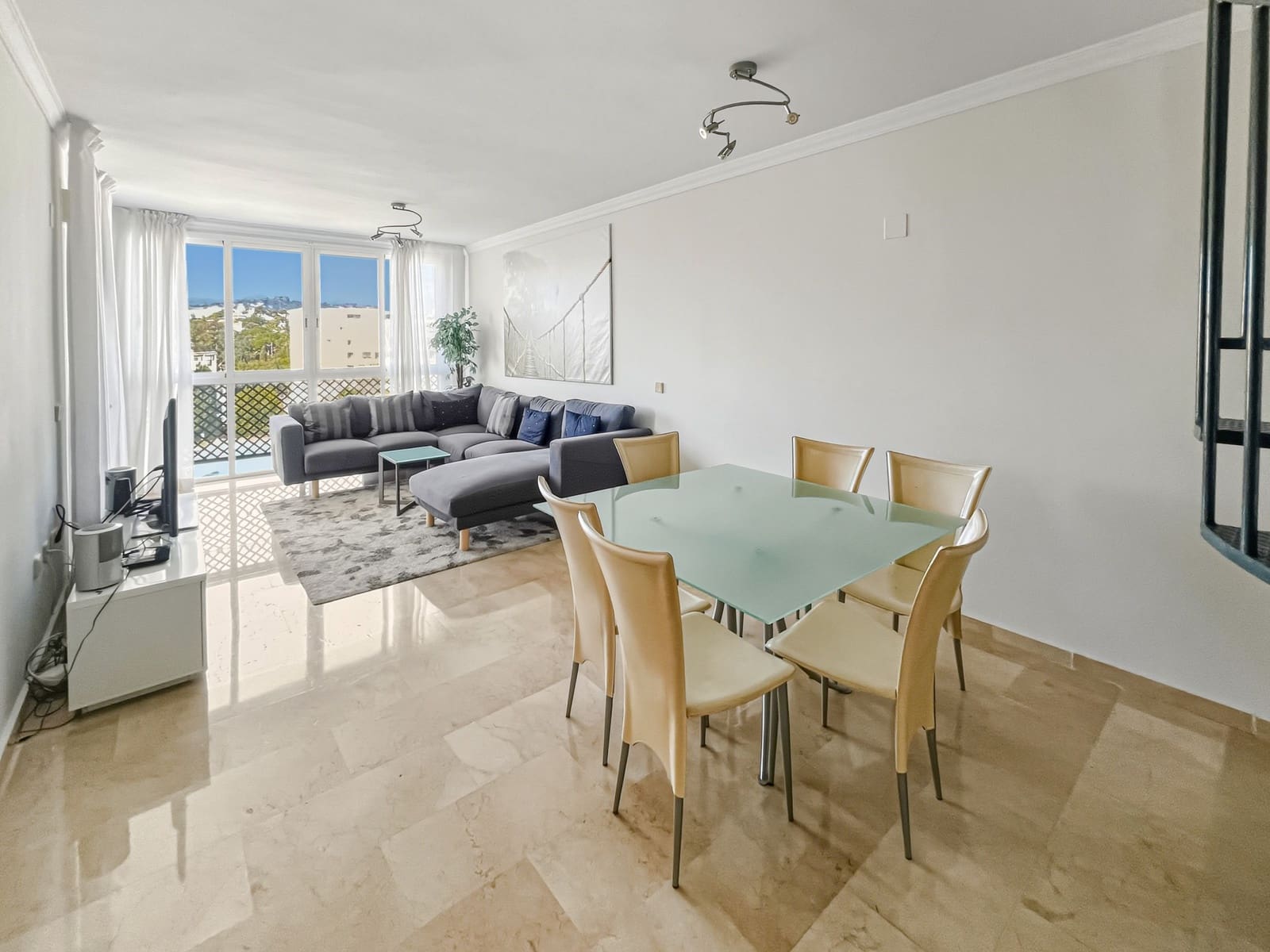 4 soverom Penthouse til salgs i Puerto Banus med svømmebasseng garasje - € 1 100 000 (Ref: 9730650)