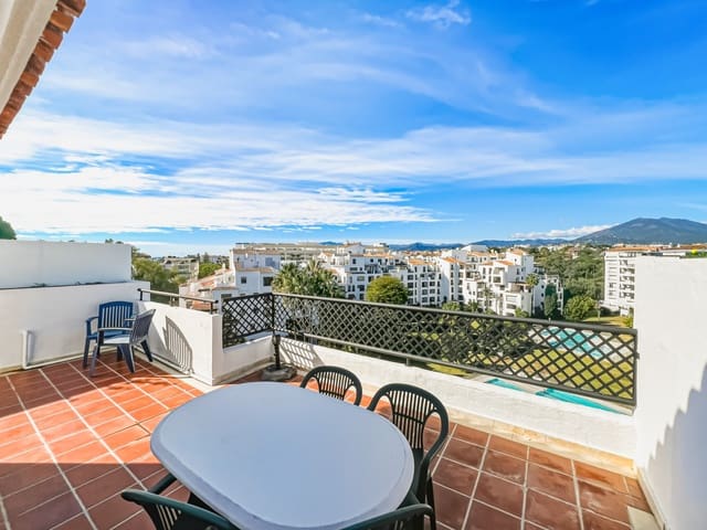 4 sypialnia Penthouse na sprzedaż w Puerto Banus, Marbella z basenem garażem - 1 100 000 € (Ref: 9730650)