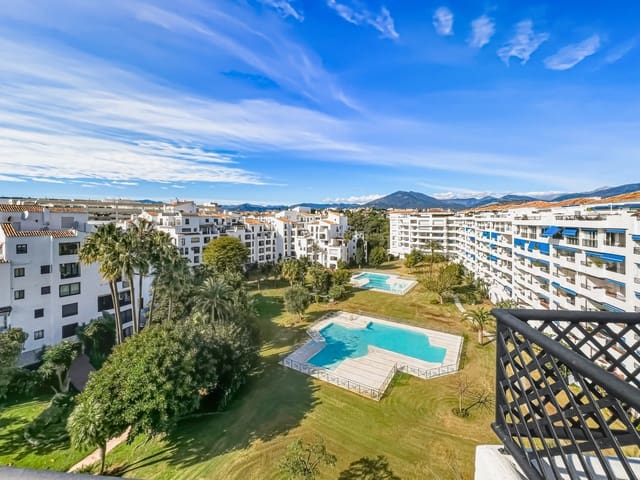 4 sypialnia Penthouse na sprzedaż w Puerto Banus, Marbella z basenem garażem - 1 100 000 € (Ref: 9730650)