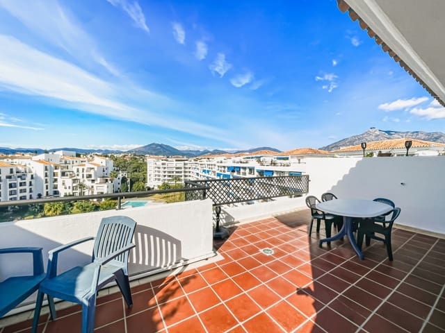 4 sypialnia Penthouse na sprzedaż w Puerto Banus, Marbella z basenem garażem - 1 100 000 € (Ref: 9730650)