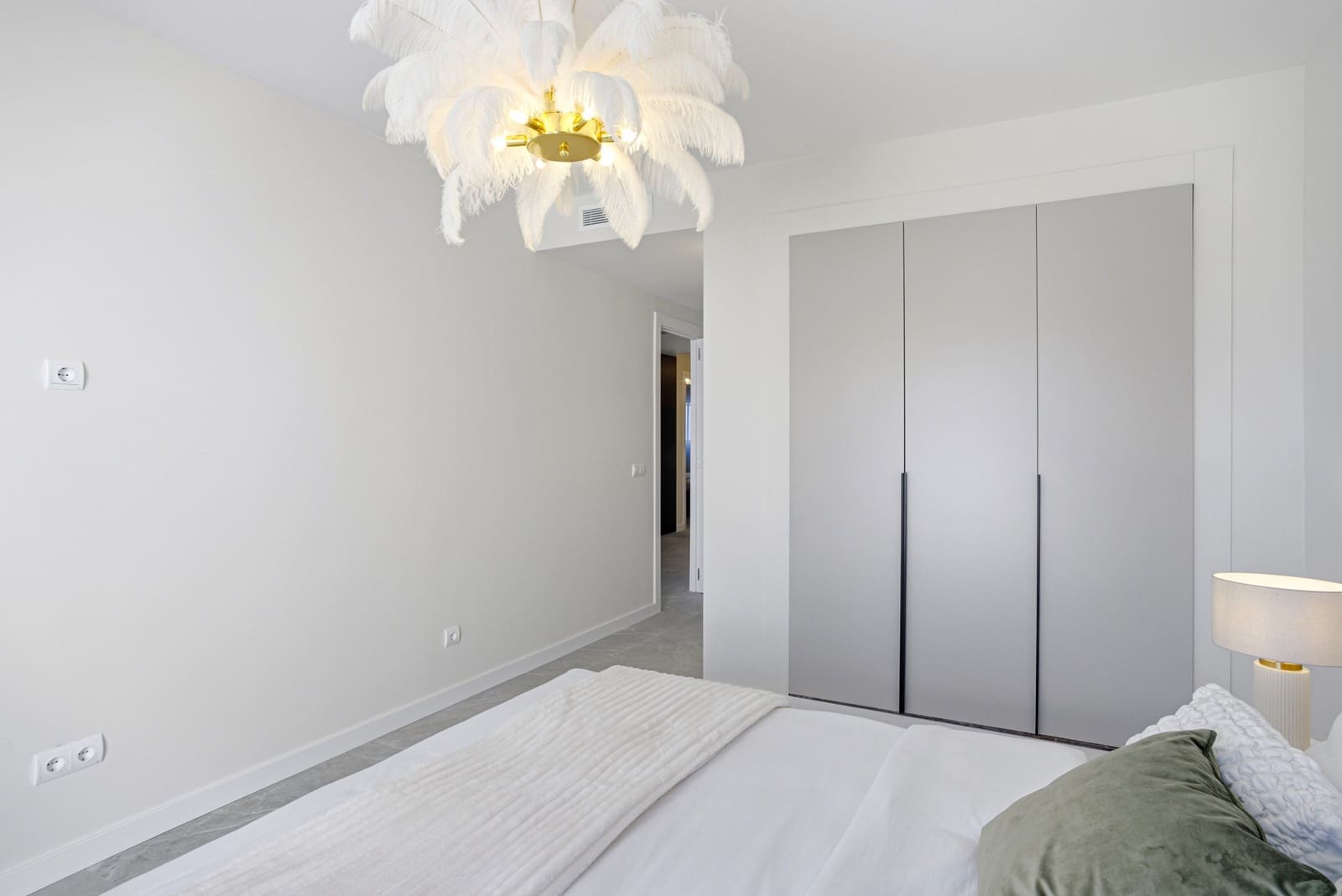 3 bedroom Apartment for sale in La Quinta with pool garage - € 899,000 (Ref: 9730651)