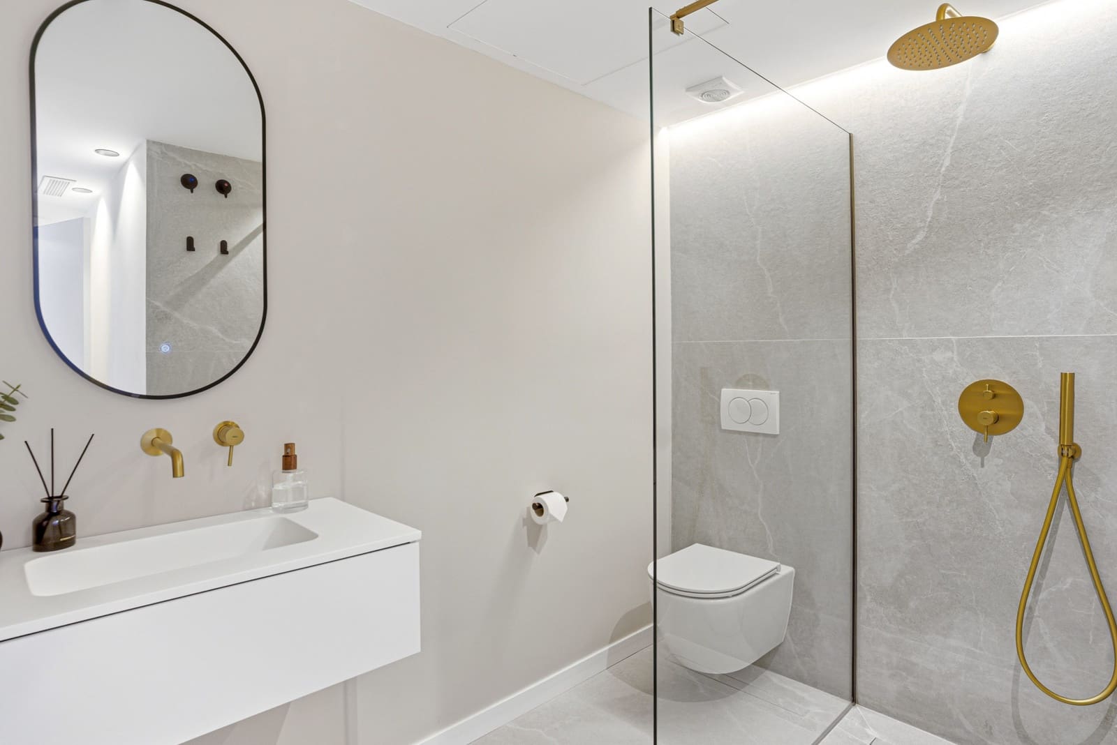 3 bedroom Apartment for sale in La Quinta with pool garage - € 899,000 (Ref: 9730651)