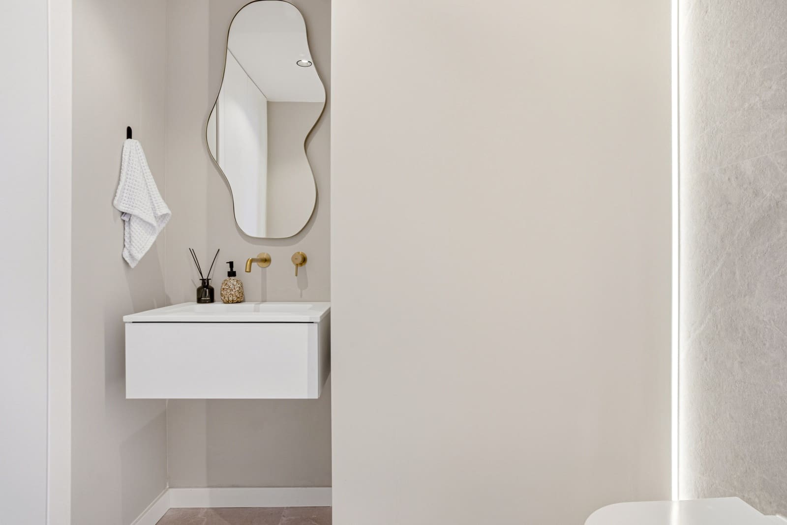 3 bedroom Apartment for sale in La Quinta with pool garage - € 899,000 (Ref: 9730651)