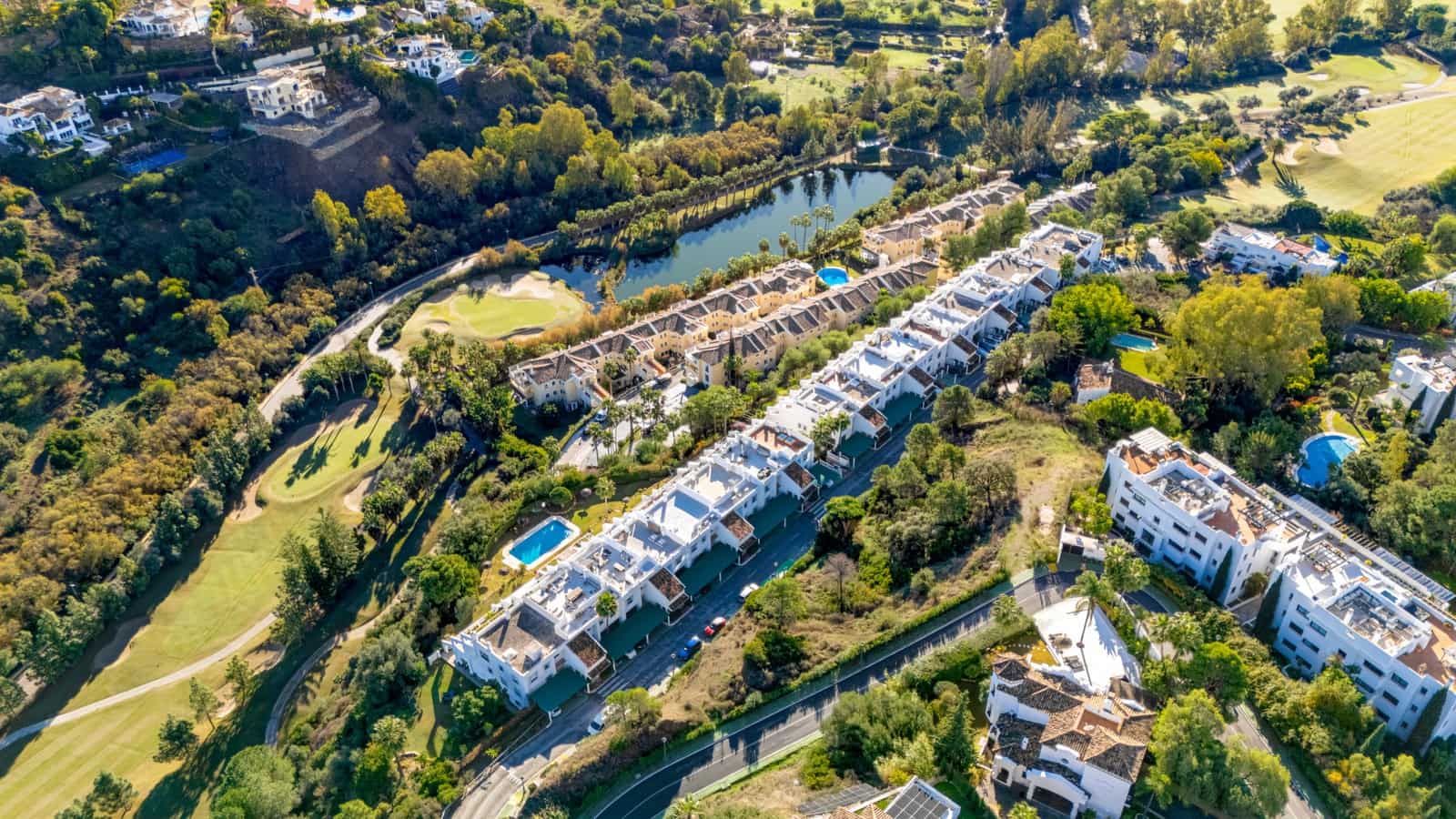 3 bedroom Apartment for sale in La Quinta with pool garage - € 899,000 (Ref: 9730651)