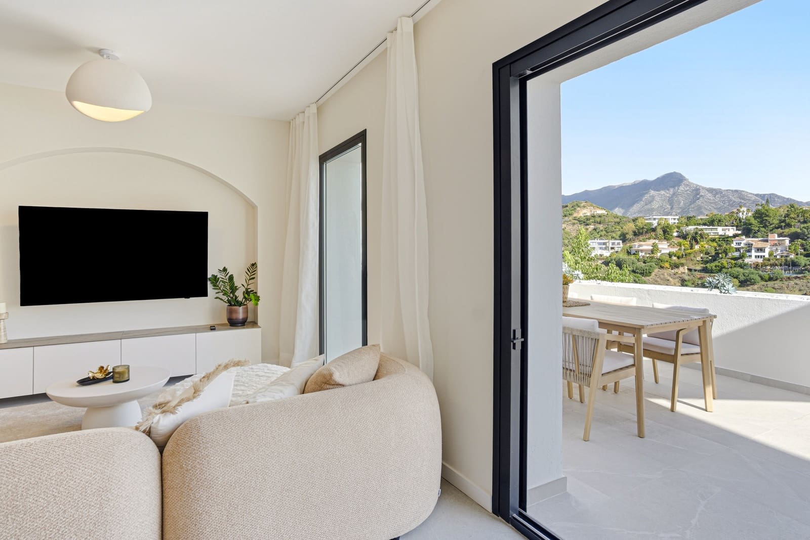 3 bedroom Apartment for sale in La Quinta with pool garage - € 899,000 (Ref: 9730651)