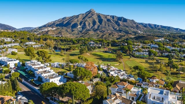 4 sypialnia Dom na sprzedaż w Marbella z basenem garażem - 1 499 000 € (Ref: 9730652)