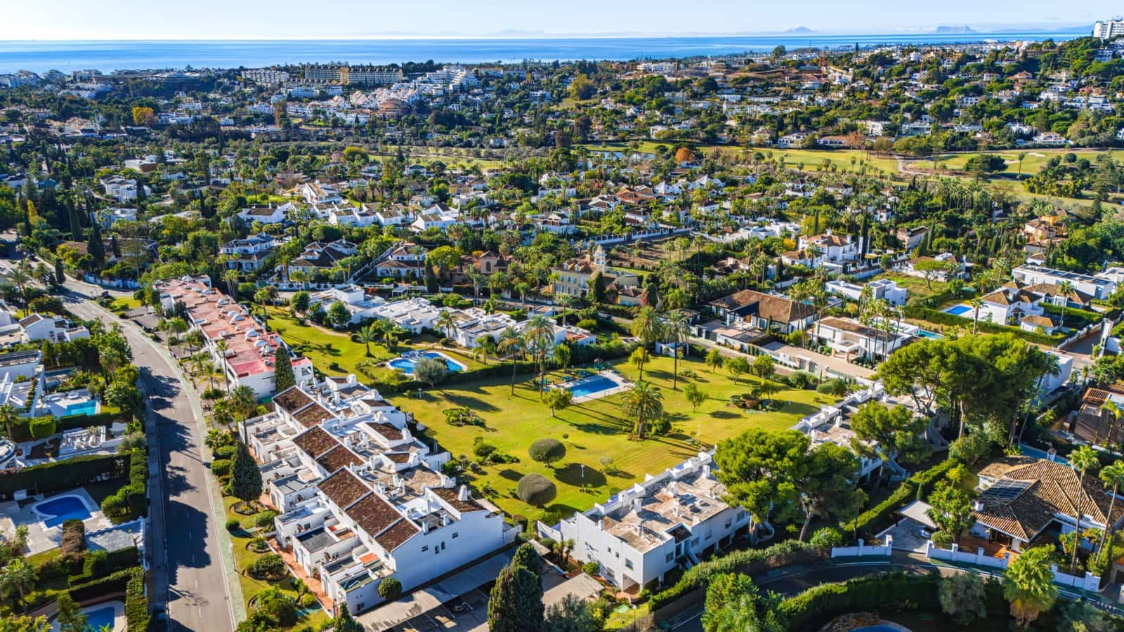 4 sypialnia Dom na sprzedaż w Marbella z basenem garażem - 1 499 000 € (Ref: 9730652)