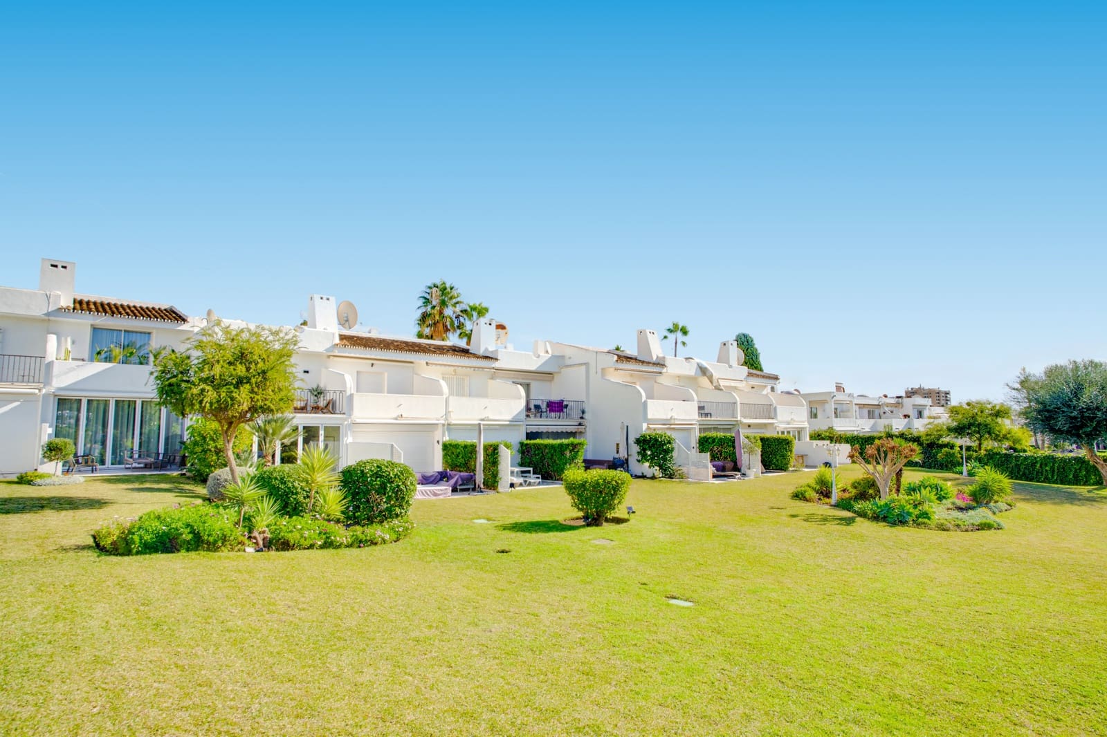 4 sypialnia Dom na sprzedaż w Marbella z basenem garażem - 1 499 000 € (Ref: 9730652)