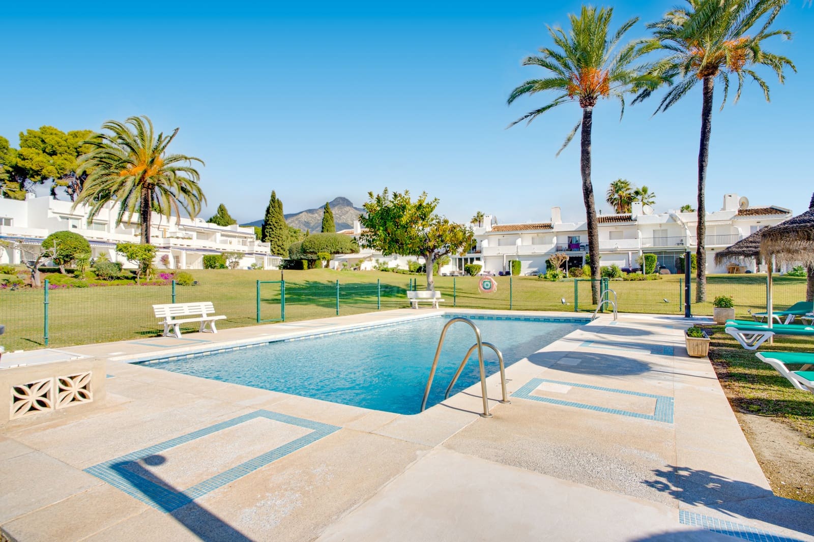 4 sypialnia Dom na sprzedaż w Marbella z basenem garażem - 1 499 000 € (Ref: 9730652)