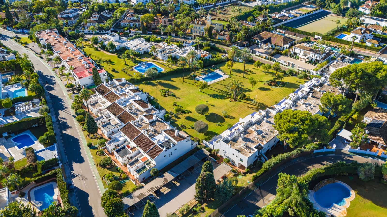 4 sypialnia Dom na sprzedaż w Marbella z basenem garażem - 1 499 000 € (Ref: 9730652)