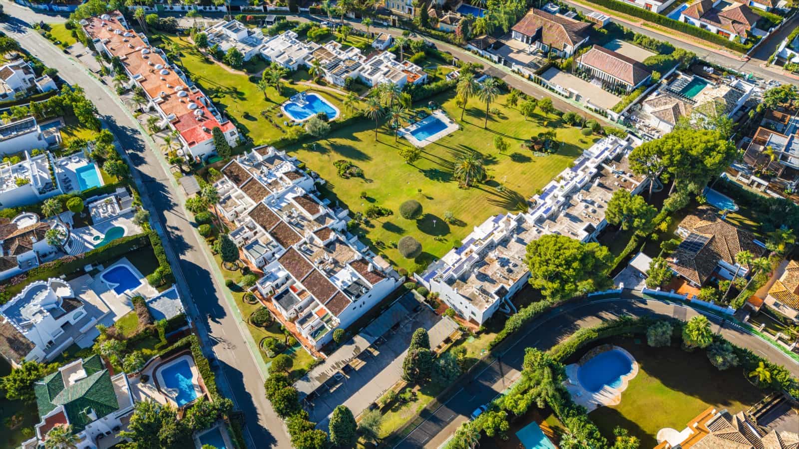 4 sypialnia Dom na sprzedaż w Marbella z basenem garażem - 1 499 000 € (Ref: 9730652)