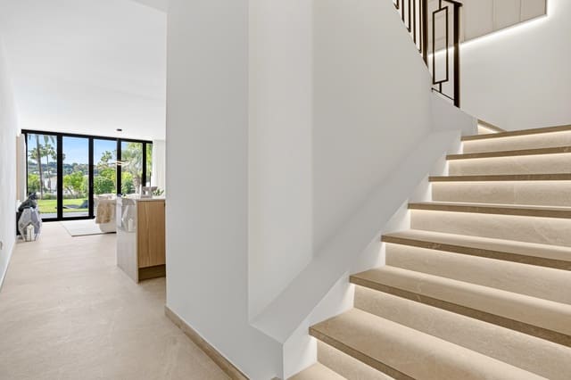 4 soveværelse Byhus til salg i Marbella med swimmingpool garage - € 1.499.000 (Ref: 9730652)