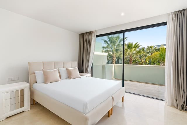 4 sypialnia Dom na sprzedaż w La Cala de Mijas, Mijas z basenem garażem - 1 195 000 € (Ref: 9730654)