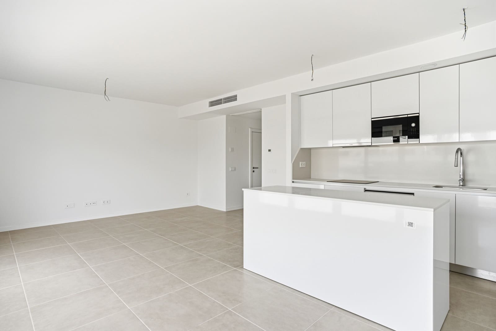 2 bedroom Apartment for sale in New Golden Mile with pool garage - € 439,000 (Ref: 9730655)